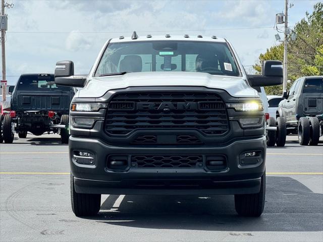 2026 RAM Ram 3500 RAM 3500 TRADESMAN CREW CAB 4X4 8 BOX
