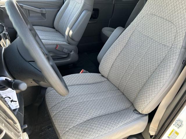 2025 GMC Savana Passenger RWD 3500 Extended Wheelbase LS