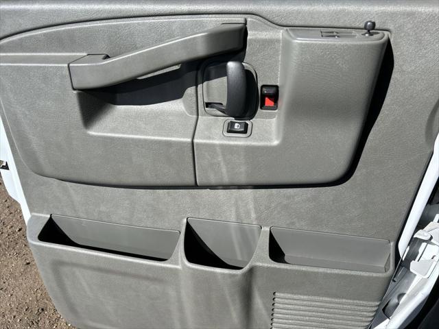 2025 GMC Savana Passenger RWD 3500 Extended Wheelbase LS