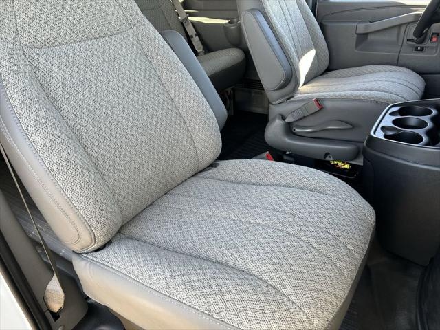 2025 GMC Savana Passenger RWD 3500 Extended Wheelbase LS