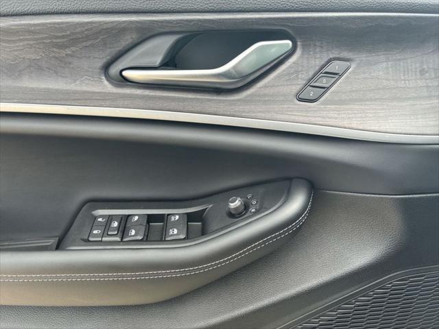2025 Jeep Grand Cherokee L Limited 4x2