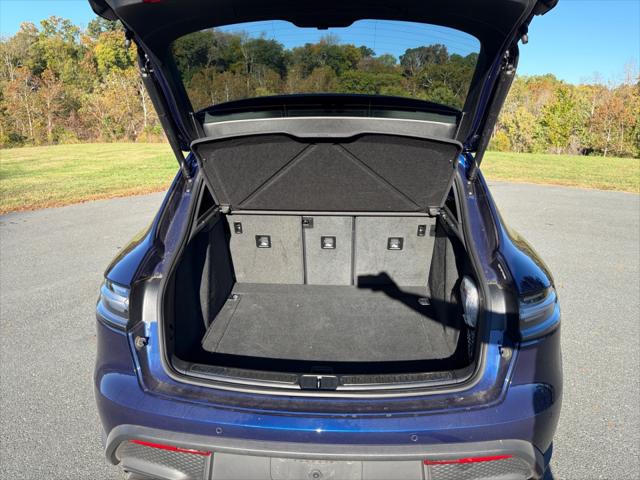 2025 Porsche Macan T