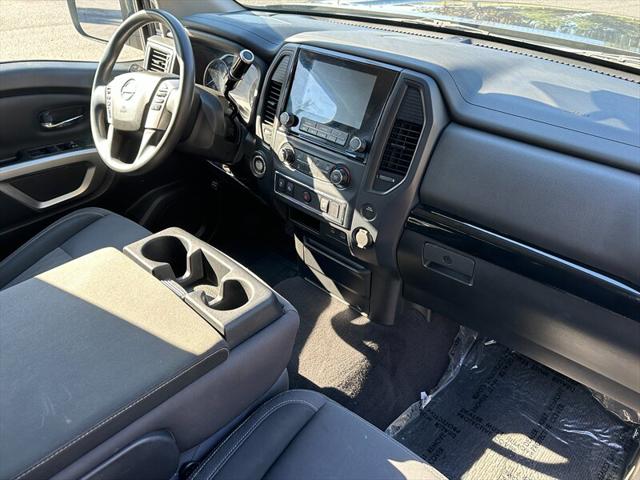 2022 Nissan Titan Crew Cab SV 4x2