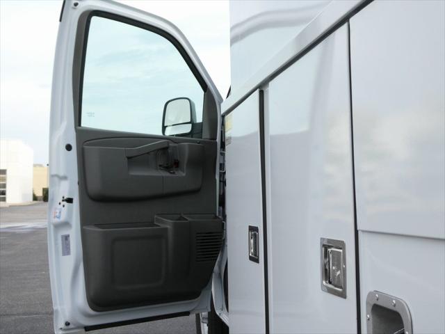 2025 GMC Savana Cutaway Work Van