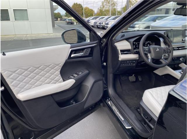2025 Mitsubishi Outlander PHEV PLATINUM EDITION S-AWC