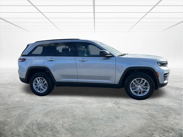 2025 Jeep Grand Cherokee GRAND CHEROKEE LAREDO X 4X2