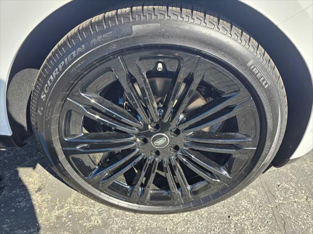 2025 Land Rover Range Rover P400 SE 7 Seat