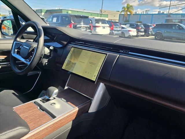2025 Land Rover Range Rover P400 SE 7 Seat