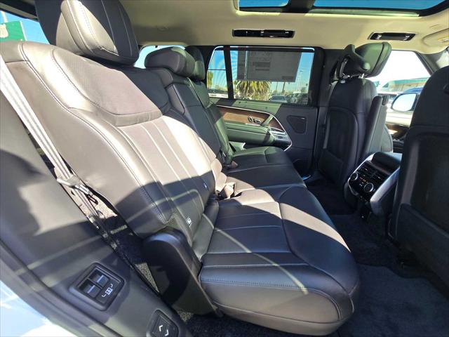 2025 Land Rover Range Rover P400 SE 7 Seat