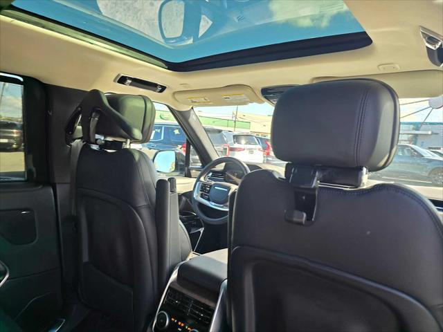 2025 Land Rover Range Rover P400 SE 7 Seat