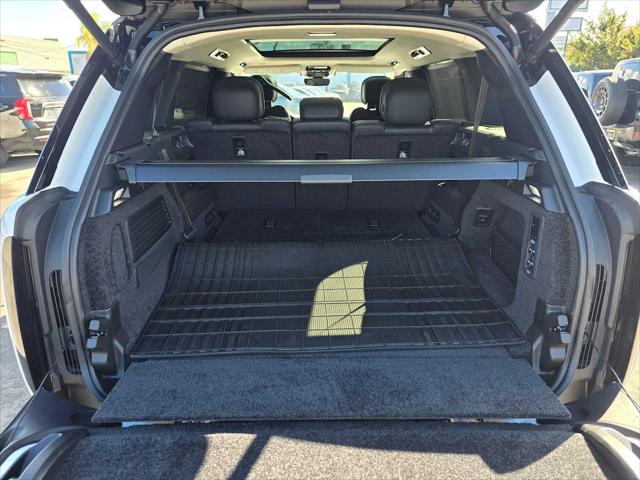 2025 Land Rover Range Rover P400 SE 7 Seat