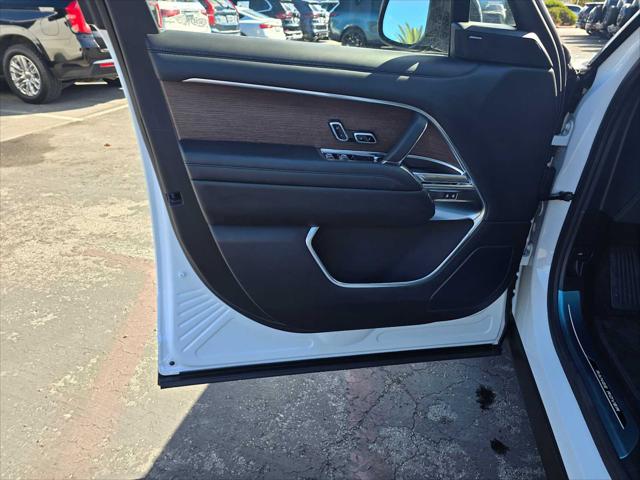 2025 Land Rover Range Rover P400 SE 7 Seat