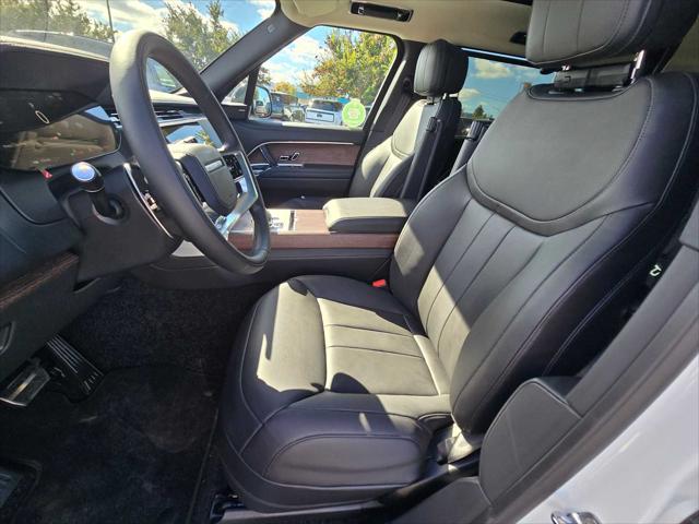 2025 Land Rover Range Rover P400 SE 7 Seat