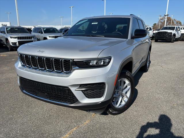 2025 Jeep Grand Cherokee GRAND CHEROKEE LAREDO X 4X4