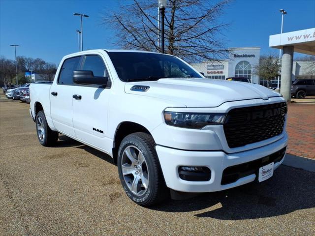 2026 RAM Ram 1500 RAM 1500 EXPRESS CREW CAB 4X2 57 BOX