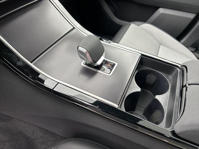 2026 Land Rover Range Rover Velar P400 Dynamic SE