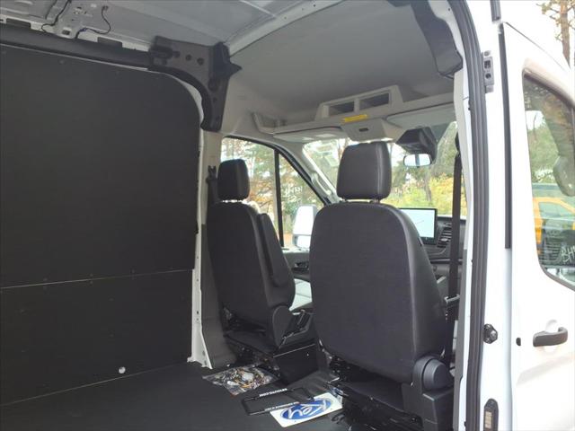 2025 Ford Transit Cargo Van Base