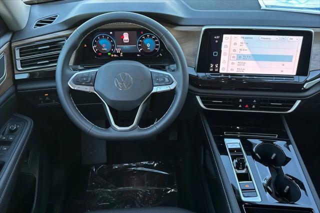 2026 Volkswagen Atlas SE with Technology
