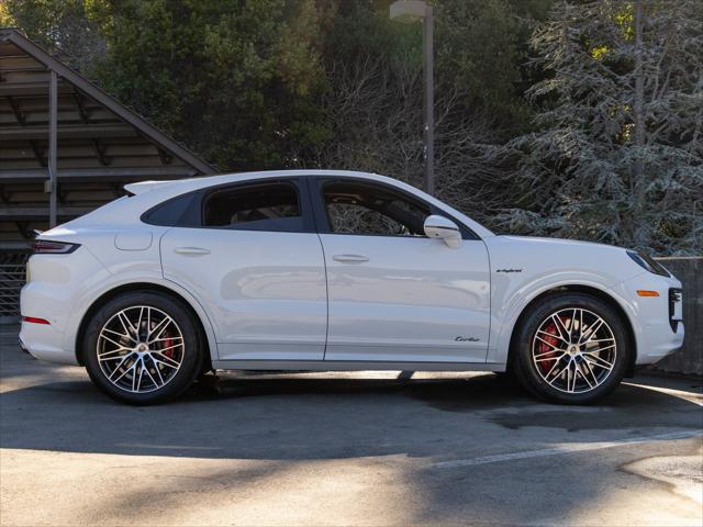 2025 Porsche Cayenne E-Hybrid Turbo