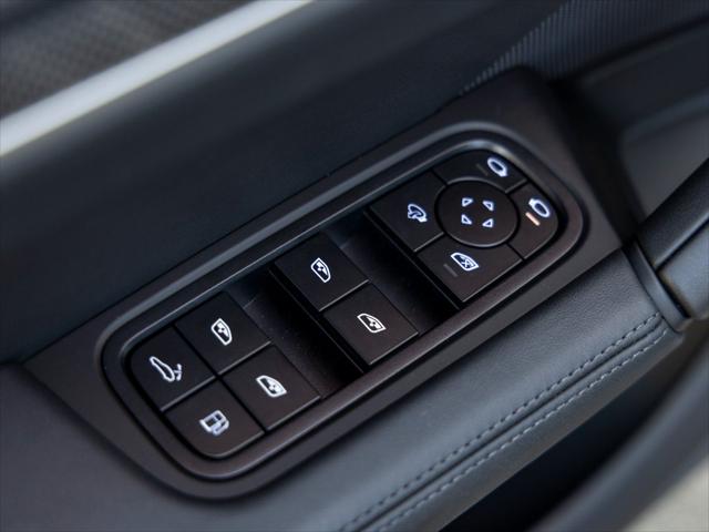 2025 Porsche Cayenne E-Hybrid Turbo