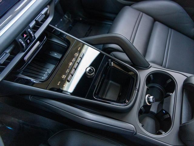2025 Porsche Cayenne E-Hybrid Turbo