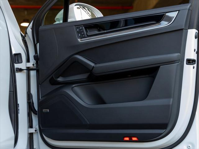 2025 Porsche Cayenne E-Hybrid Turbo