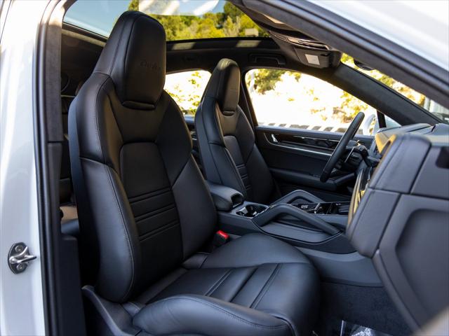 2025 Porsche Cayenne E-Hybrid Turbo