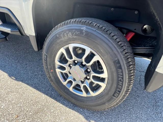 2026 GMC Sierra 2500HD Crew Cab, Standard Bed, SLT, 4WD