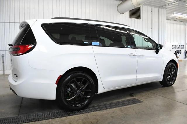 2026 Chrysler Pacifica Limited AWD
