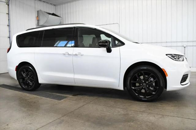 2026 Chrysler Pacifica Limited AWD