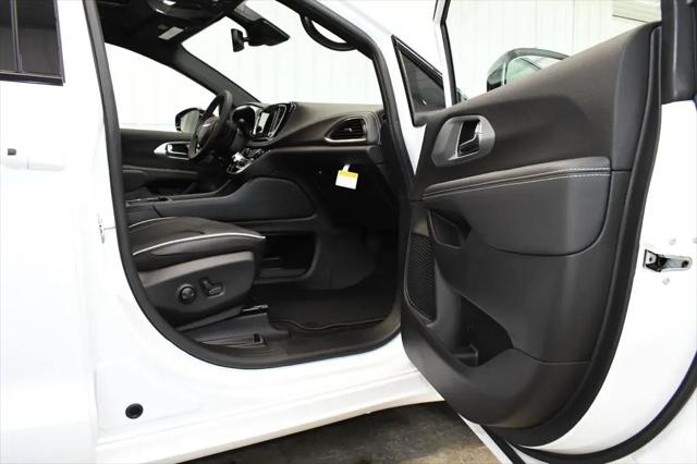 2026 Chrysler Pacifica Limited AWD