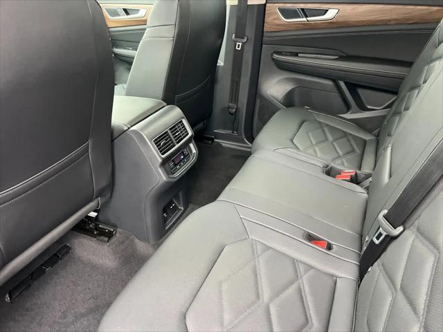 2026 Volkswagen Atlas SE with Technology