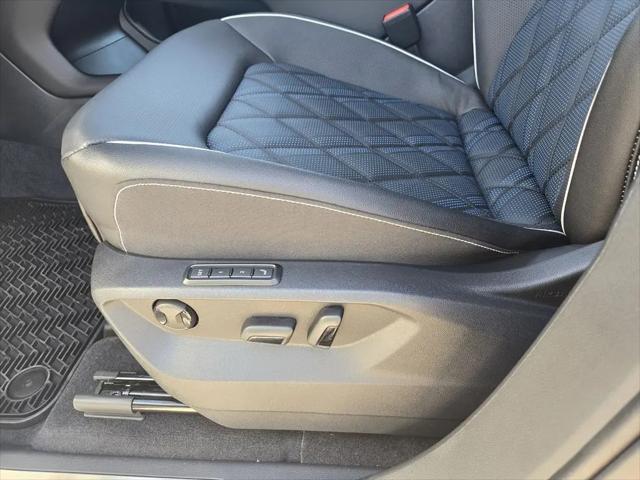 2026 Volkswagen Atlas Cross Sport SEL Premium R-Line