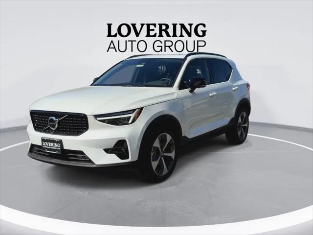 2026 Volvo XC40 Plus, B5 AWD Gas (mild hybrid), Dark