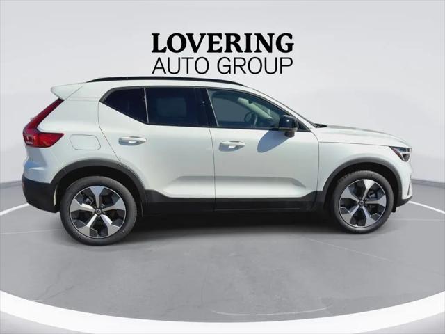 2026 Volvo XC40 Plus, B5 AWD Gas (mild hybrid), Dark