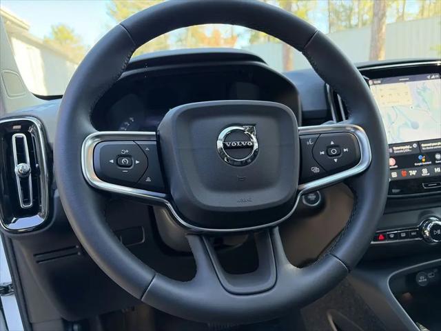 2026 Volvo XC40 Plus, B5 AWD Gas (mild hybrid), Dark
