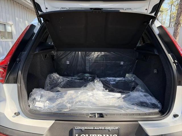 2026 Volvo XC40 Plus, B5 AWD Gas (mild hybrid), Dark