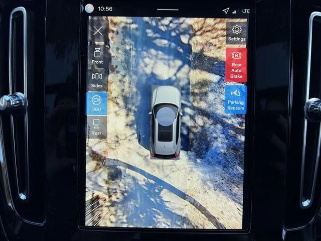 2026 Volvo XC40 Plus, B5 AWD Gas (mild hybrid), Dark