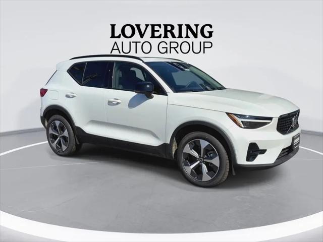 2026 Volvo XC40 Plus, B5 AWD Gas (mild hybrid), Dark