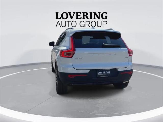2026 Volvo XC40 Plus, B5 AWD Gas (mild hybrid), Dark