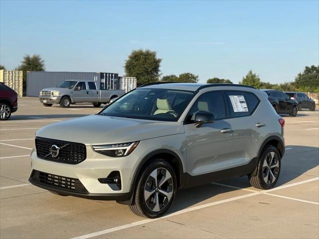 2026 Volvo XC40 Plus, B5 AWD Gas (mild hybrid), Dark