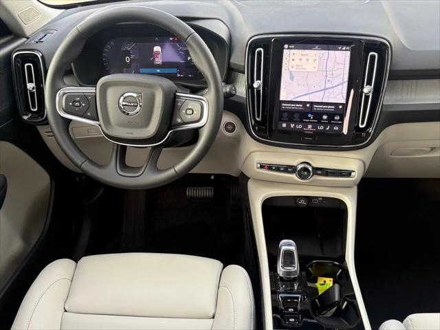 2026 Volvo XC40 Plus, B5 AWD Gas (mild hybrid), Dark