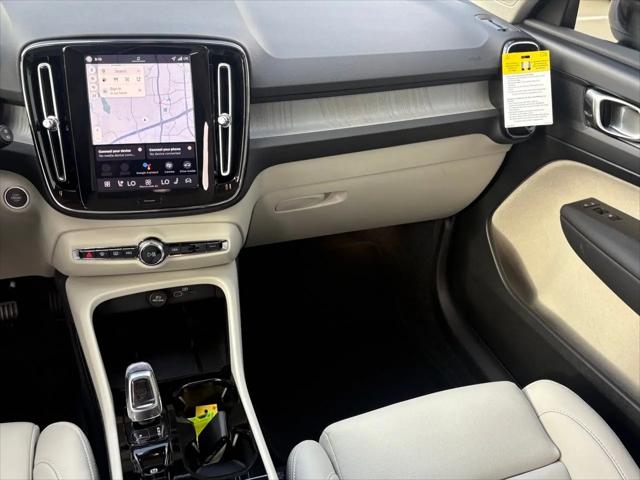 2026 Volvo XC40 Plus, B5 AWD Gas (mild hybrid), Dark
