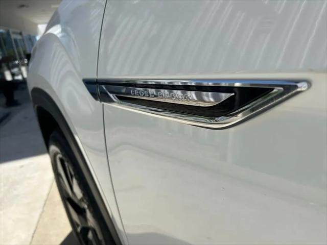 2026 Volkswagen Atlas Cross Sport SE with Technology