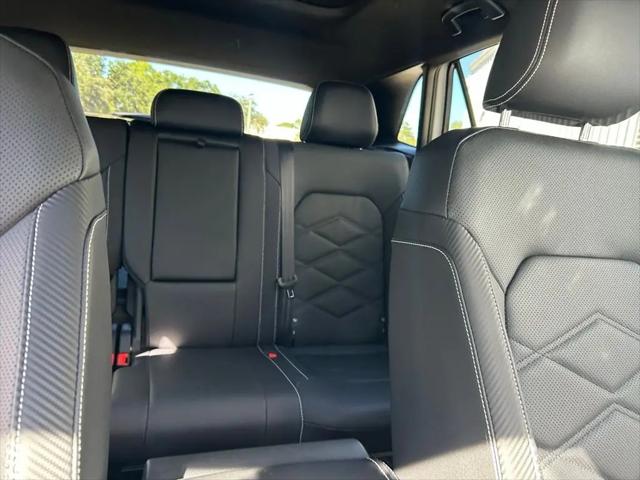 2026 Volkswagen Atlas Cross Sport SE with Technology