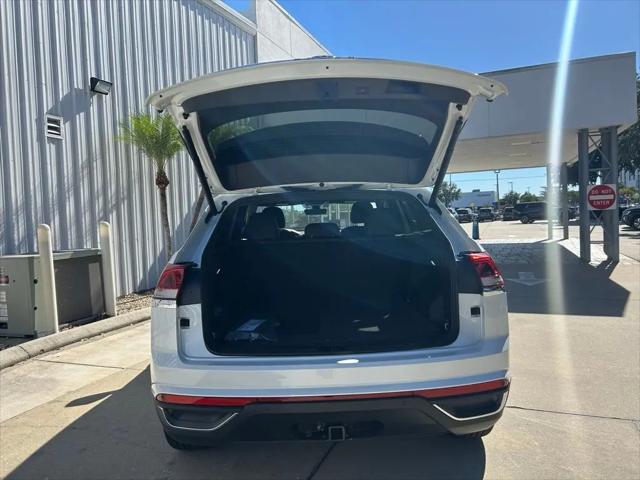 2026 Volkswagen Atlas Cross Sport SE with Technology