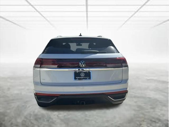 2026 Volkswagen Atlas Cross Sport SE with Technology