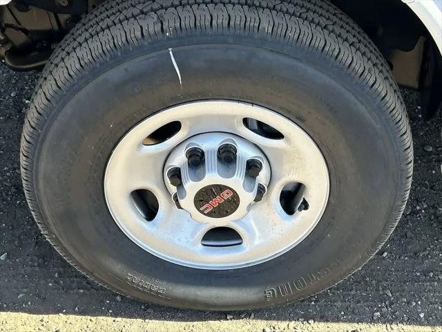 2025 GMC Savana Passenger RWD 3500 Extended Wheelbase LS