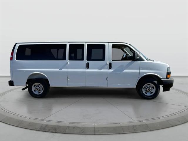 2025 GMC Savana Passenger RWD 3500 Extended Wheelbase LS