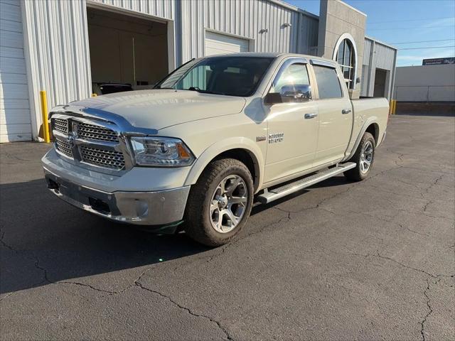 2017 RAM 1500 Laramie Crew Cab 4x4 57 Box